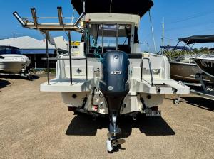 Jeanneau 695 Merry Fisher