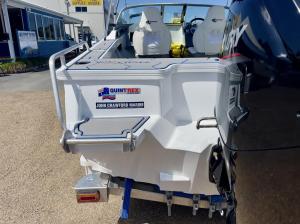 Quintrex 450 Fishabout 