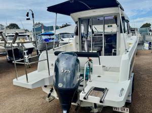 Jeanneau 695 Merry Fisher
